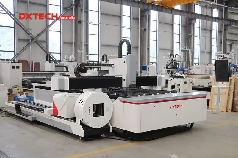 FLT-Tube-and-Sheet-Fiber-Laser-Cutting-Machine-3